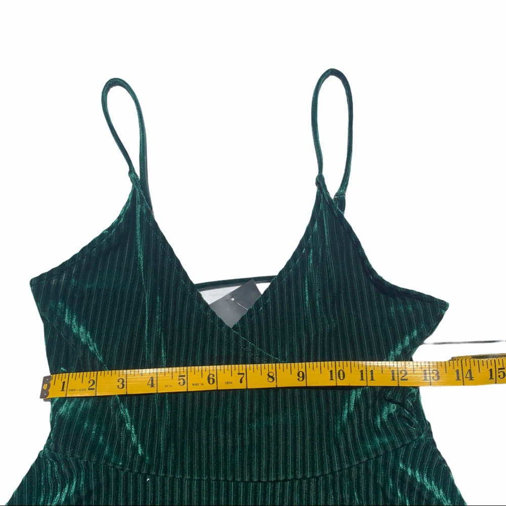 Velvet Emerald Mini Dress Forever 21  | Size M | New with Tags | Baby Doll Style - Picture 7 of 9